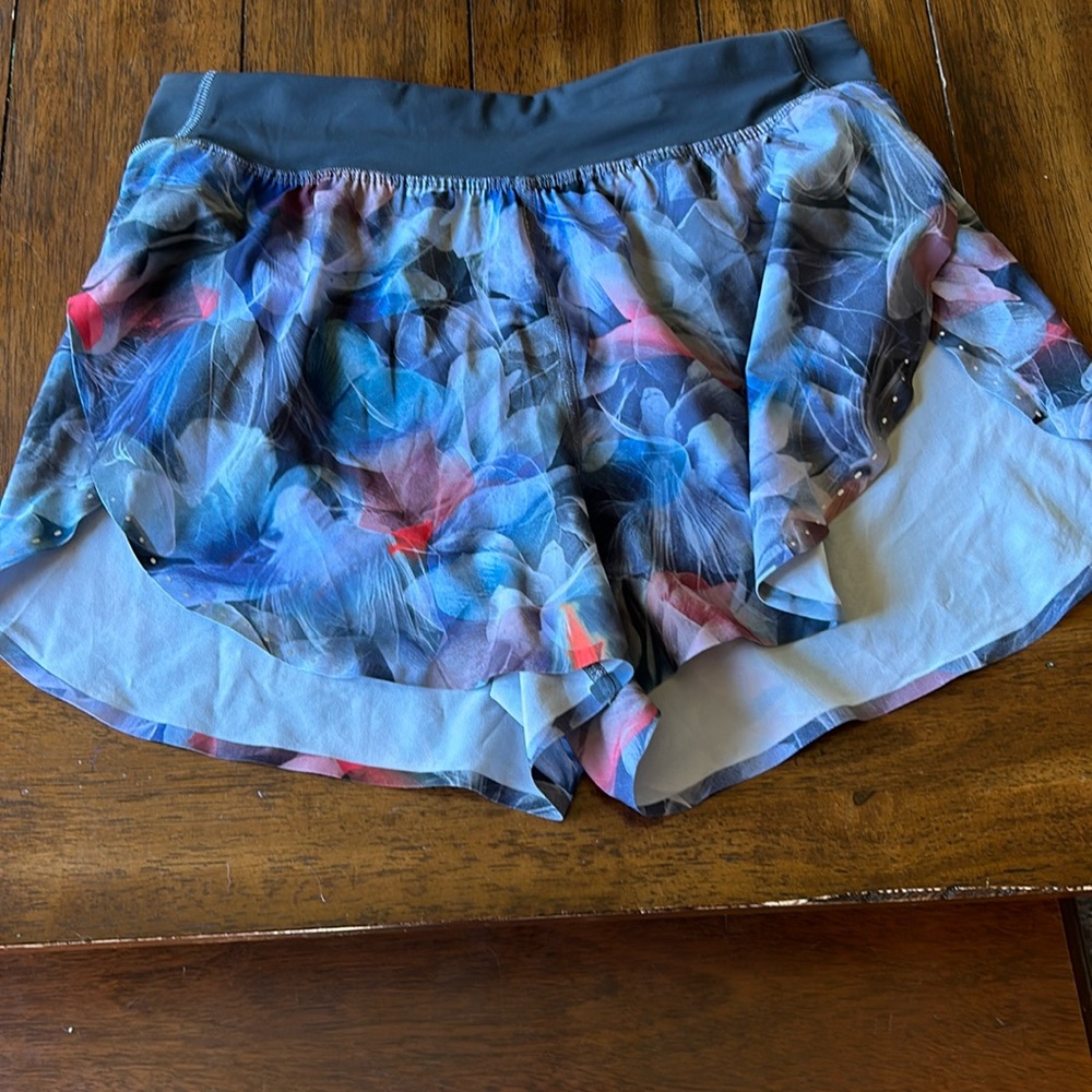 Reposhing this item. Poshed it almost brand new! Lululemon fast and free shorts